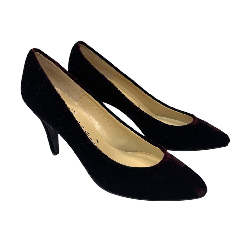 Red Brown Velvet Pointed Toe Kitten Heel Leather Sole Size 6 / 4” Heel Caressa